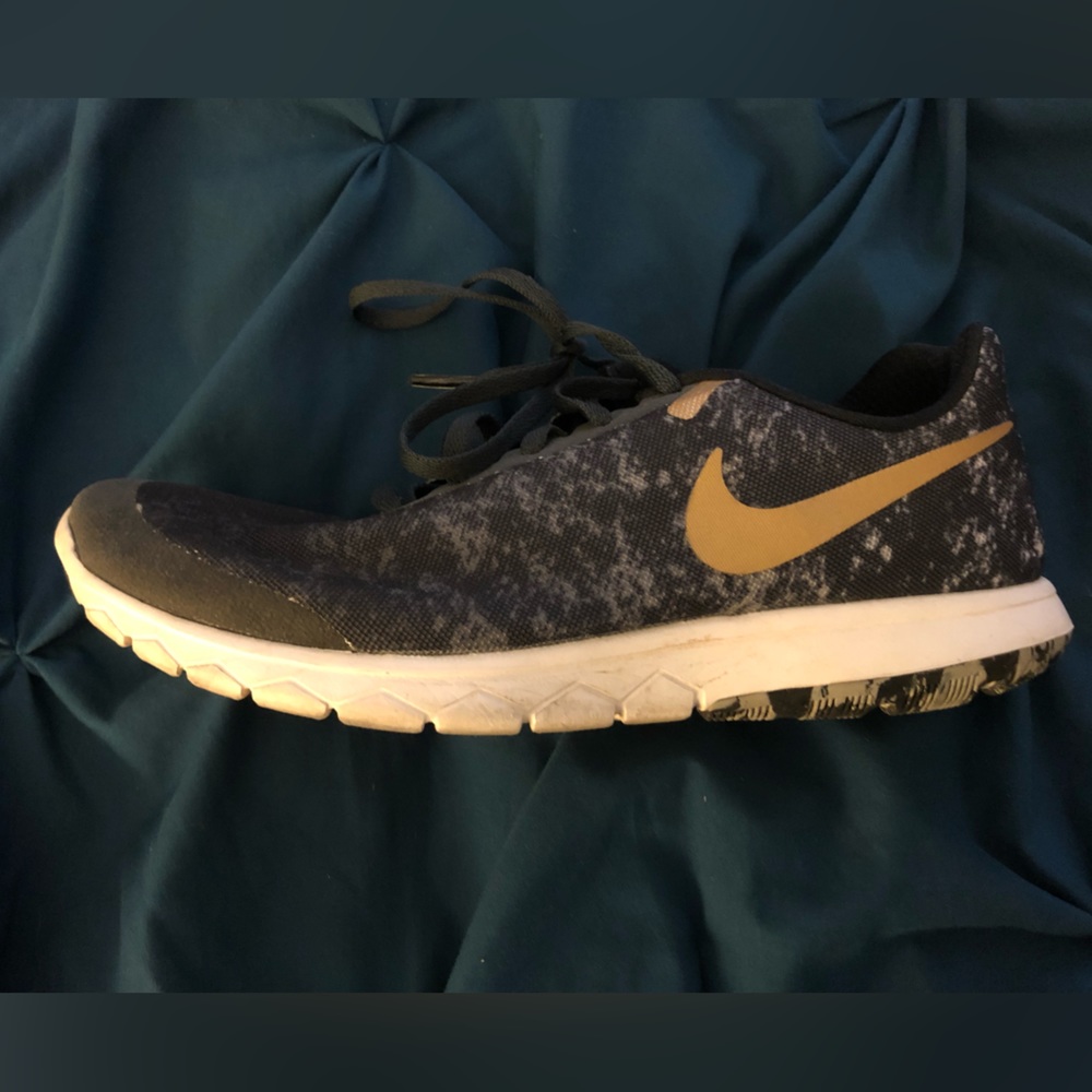 Women’s Nike shoes size 9 1/2. Black with Gold accents.